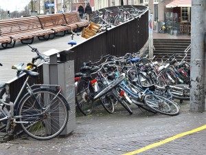 Fout geparkeerde fietsen op de Grote Markt