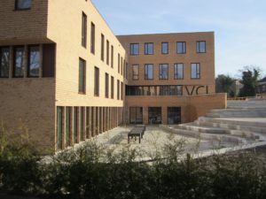 vrijzinnig christelijk lyceum Den Haag hoogteverschil bij het gebouw